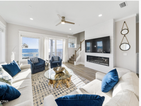 Beachfront Duplex with 5 Bedrooms and Amazing Views