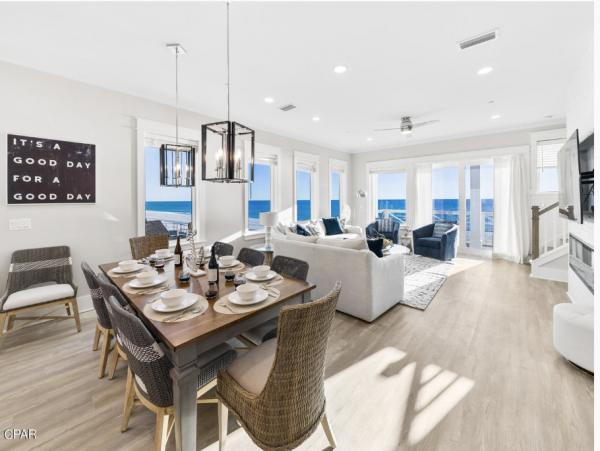 Beachfront Duplex with 5 Bedrooms and Amazing Views