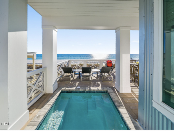 Beachfront Duplex with 5 Bedrooms and Amazing Views