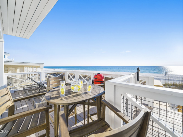 Beachfront Duplex with 5 Bedrooms and Amazing Views