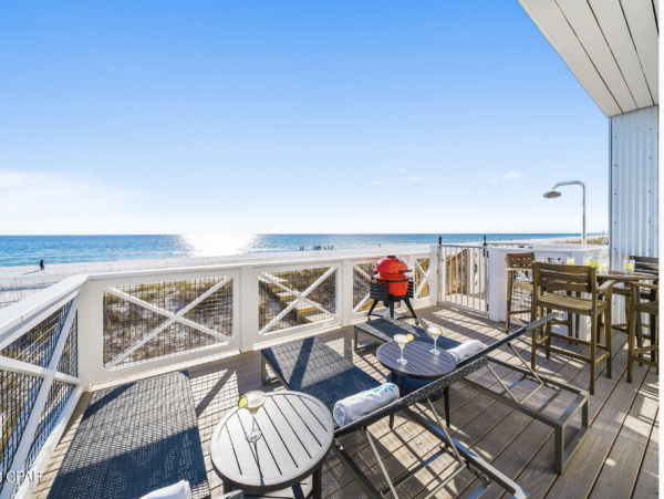 Beachfront Duplex with 5 Bedrooms and Amazing Views