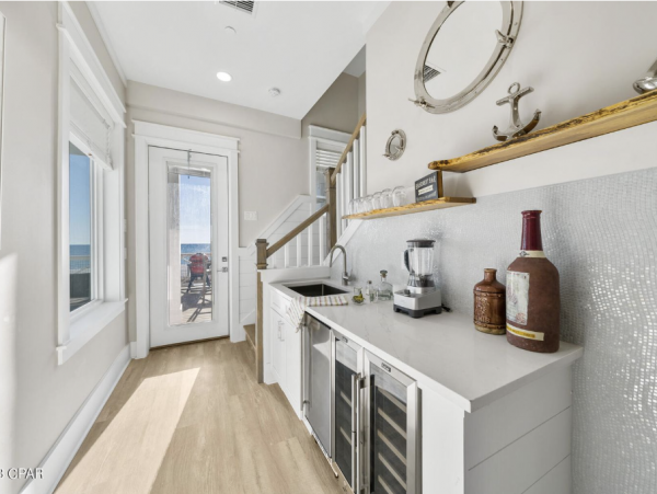 Beachfront Duplex with 5 Bedrooms and Amazing Views