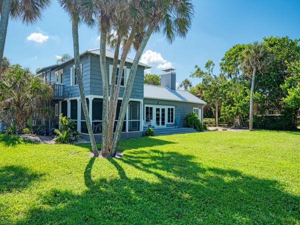 Siesta Key 2 Bedroom Vacation Condo Close to Beach