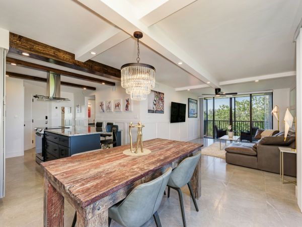 Siesta Key 2 Bedroom Vacation Condo Close to Beach