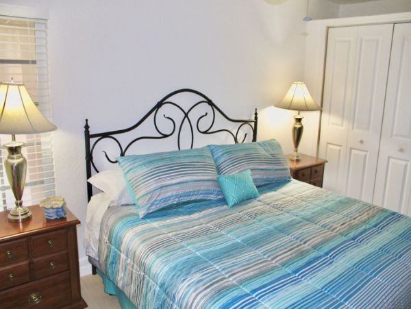 Siesta Key 2 Bedroom Charming Vacation Condo Close to Beach