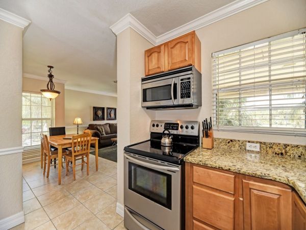 Siesta Key 2 Bedroom Charming Vacation Condo Close to Beach
