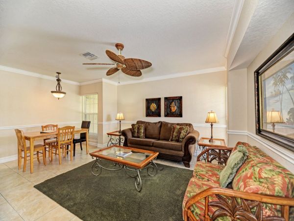 Siesta Key 2 Bedroom Charming Vacation Condo Close to Beach