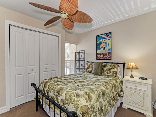 Siesta Key 2 Bedroom Charming Vacation Condo Close to Beach
