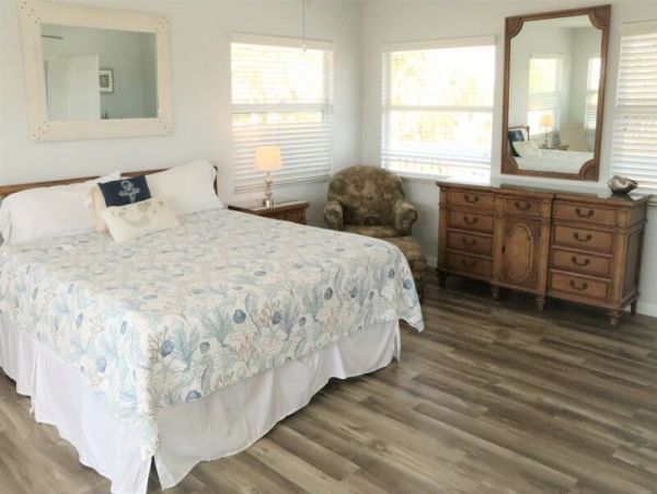 Siesta Key Vacation Condo Three Bedroom Walk to Beach
