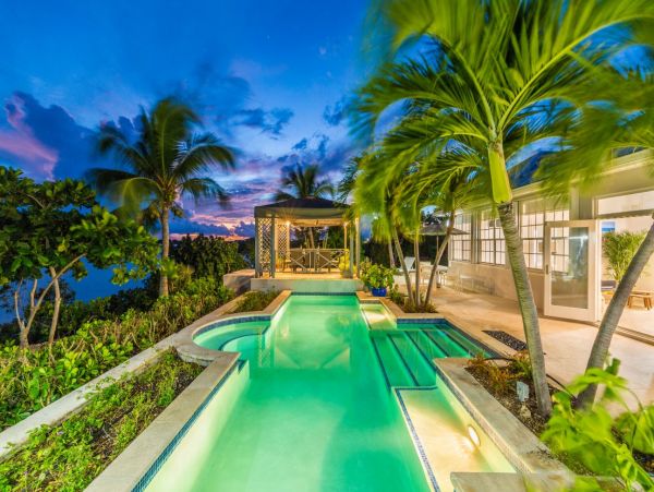 Beachfront Four Bedroom Vacation Villa in Turks and Caicos