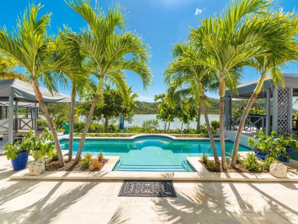 Beachfront Four Bedroom Vacation Villa in Turks and Caicos
