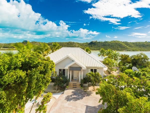 Beachfront Four Bedroom Vacation Villa in Turks and Caicos