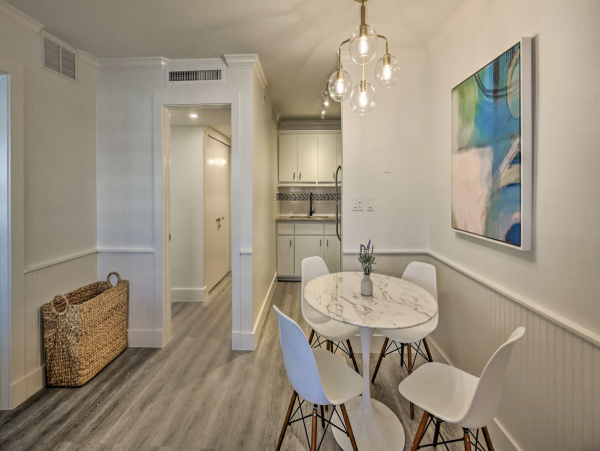 Beautiful Condo in Downtown Naples Across from Beach