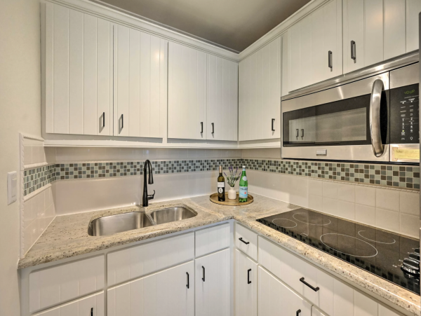Beautiful Condo in Downtown Naples Across from Beach