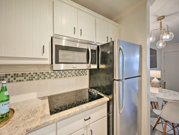 Beautiful Condo in Downtown Naples Across from Beach