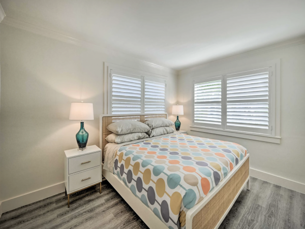 Beautiful Condo in Downtown Naples Across from Beach