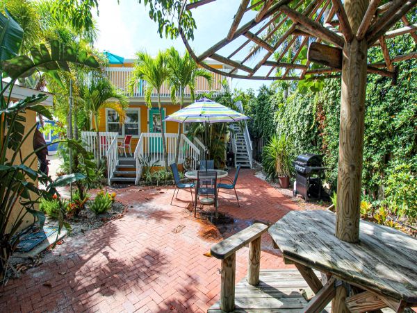 Bradenton Beach Vacation Duplex Two Bedroom Walk to Beach