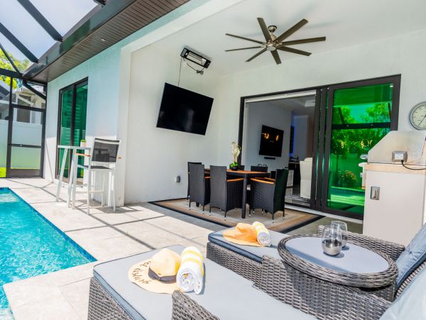 Chic Vacation Home in Naples with Pool and Hot Tub Sleeps 8