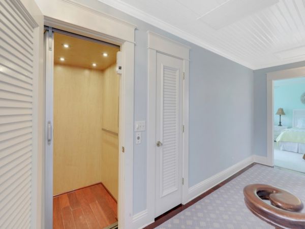 Naples Vacation Home Five Bedroom Walk to Beach