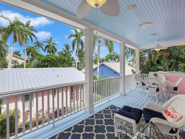 Naples Vacation Home Five Bedroom Walk to Beach