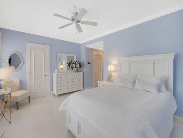 Naples Vacation Home Five Bedroom Walk to Beach