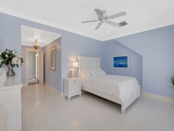 Naples Vacation Home Five Bedroom Walk to Beach