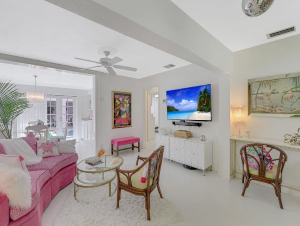 Naples Vacation Home Five Bedroom Walk to Beach