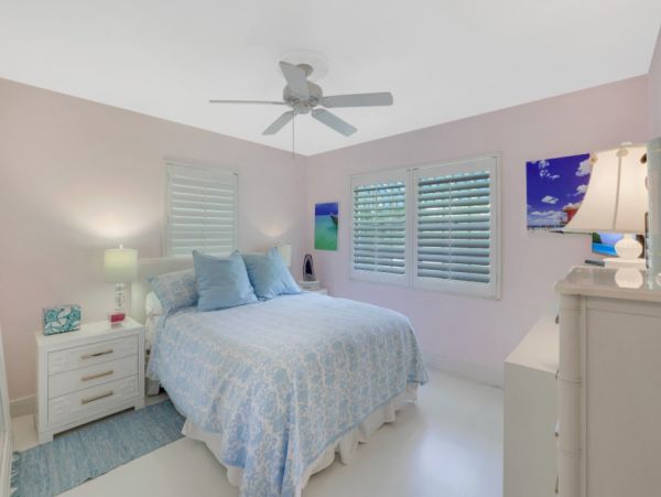 Naples Vacation Home Five Bedroom Walk to Beach
