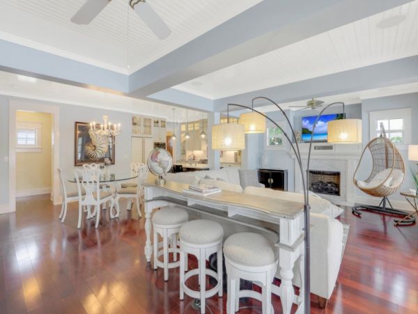 Naples Vacation Home Five Bedroom Walk to Beach