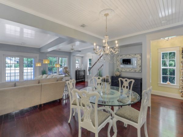 Naples Vacation Home Five Bedroom Walk to Beach