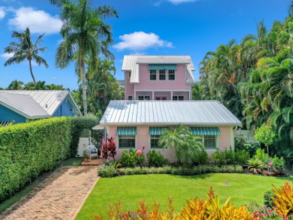 Naples Vacation Home Five Bedroom Walk to Beach