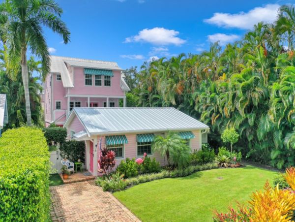 Naples Vacation Home Five Bedroom Walk to Beach