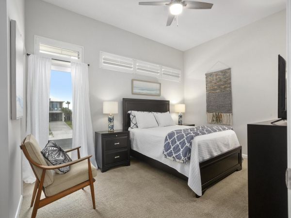 Spacious Six Bedroom Beachfront Vacation Home in Navarre Beach