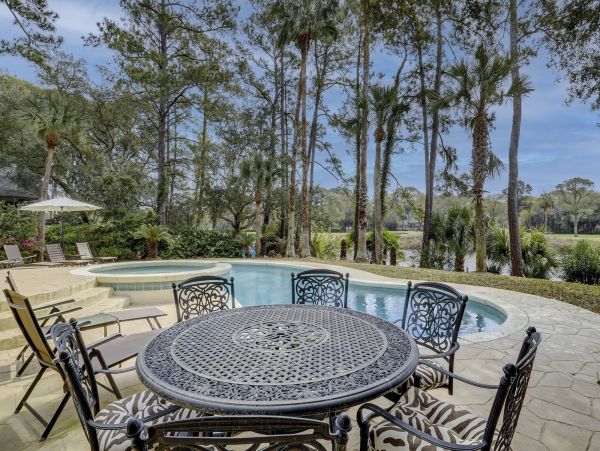 Luxury Vacation Pool Home in Hilton Head Sleeps 11 Guests