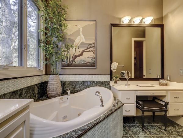 Luxury Vacation Pool Home in Hilton Head Sleeps 11 Guests