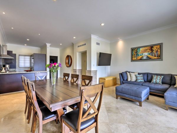 Cabo San Lucas Luxury Condo with 2 Bedrooms and Balcony