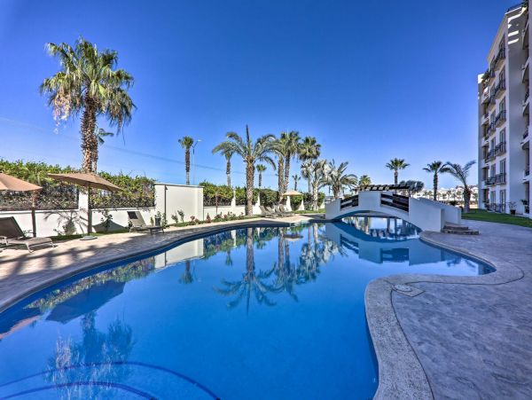 Cabo San Lucas Luxury Condo with 2 Bedrooms and Balcony