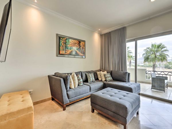 Cabo San Lucas Luxury Condo with 2 Bedrooms and Balcony