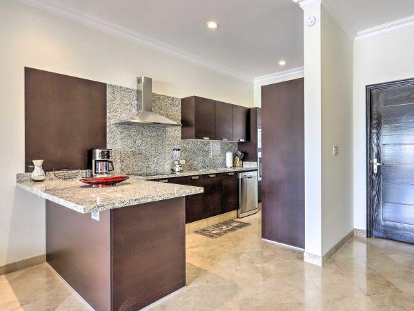 Cabo San Lucas Luxury Condo with 2 Bedrooms and Balcony