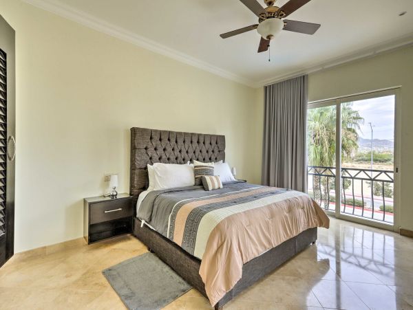 Cabo San Lucas Luxury Condo with 2 Bedrooms and Balcony