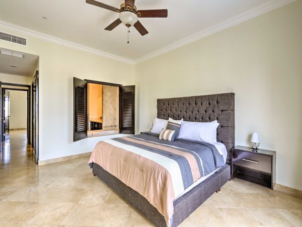Cabo San Lucas Luxury Condo with 2 Bedrooms and Balcony
