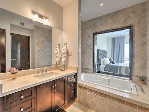 Cabo San Lucas Luxury Condo with 2 Bedrooms and Balcony