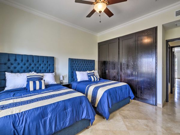 Cabo San Lucas Luxury Condo with 2 Bedrooms and Balcony