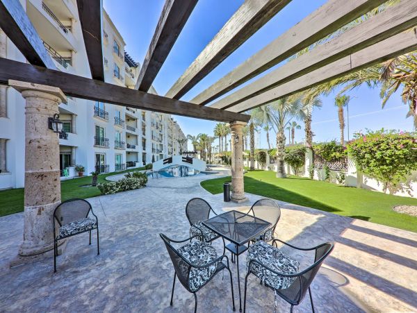 Cabo San Lucas Luxury Condo with 2 Bedrooms and Balcony