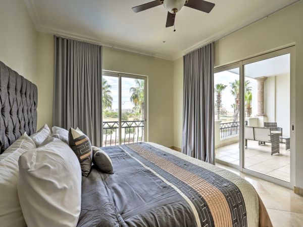 Cabo San Lucas Luxury Condo with 2 Bedrooms and Balcony