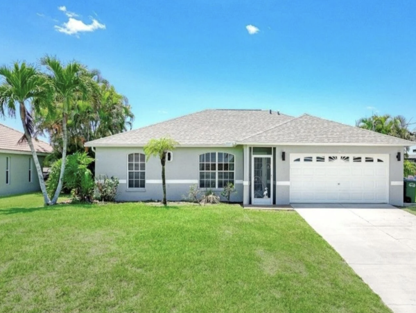 Cape Coral Pool Vacation Home Three Bedrooms Plus Bonus Room!