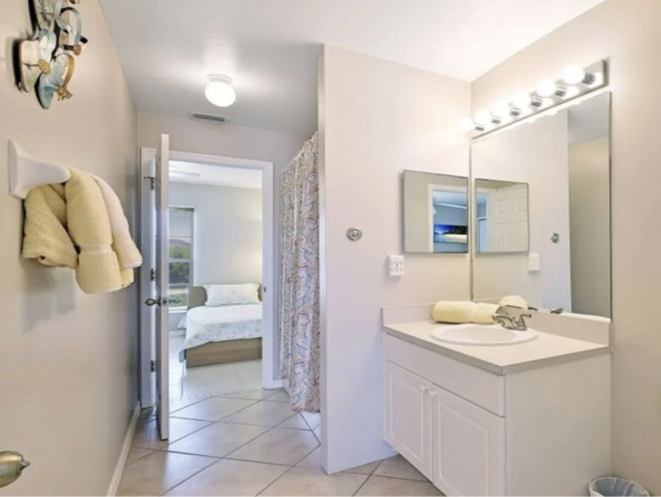 Cape Coral Pool Vacation Home Three Bedrooms Plus Bonus Room!