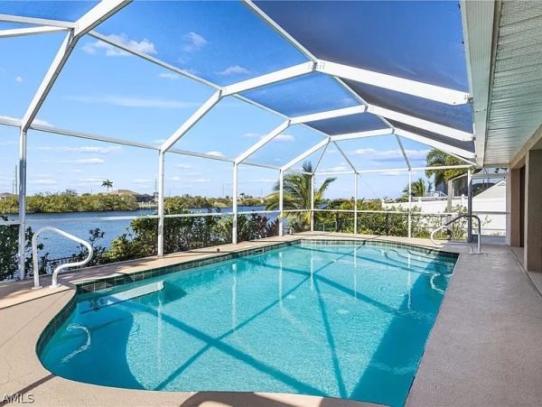 Cape Coral Three Bedroom Vacation Home with Stunning Lake View