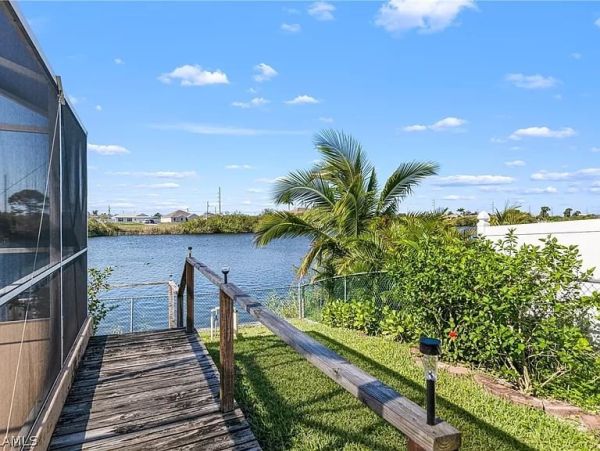 Cape Coral Three Bedroom Vacation Home with Stunning Lake View
