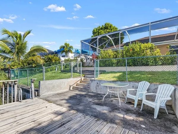 Cape Coral Three Bedroom Vacation Home with Stunning Lake View